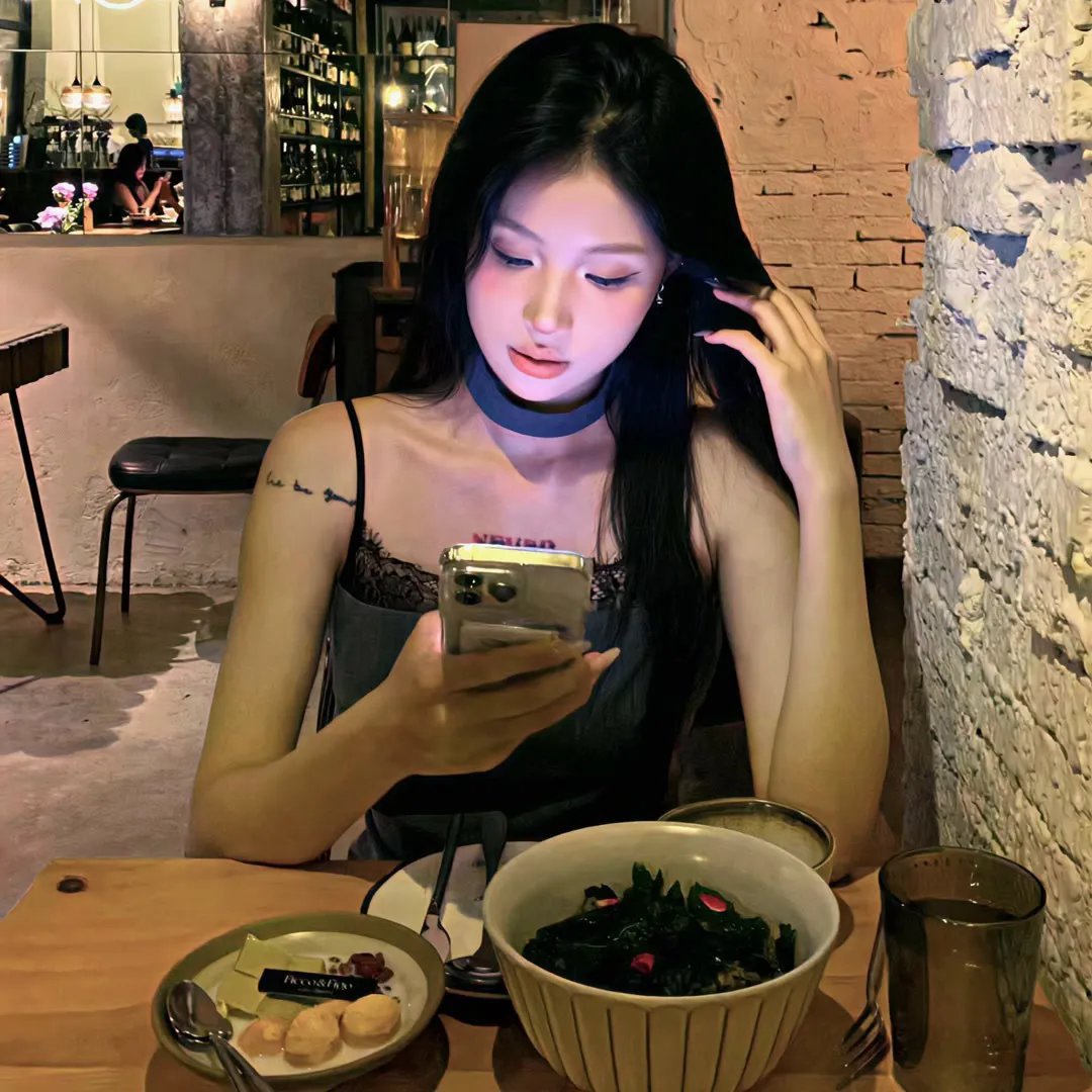 莫妮克：自我介绍一下